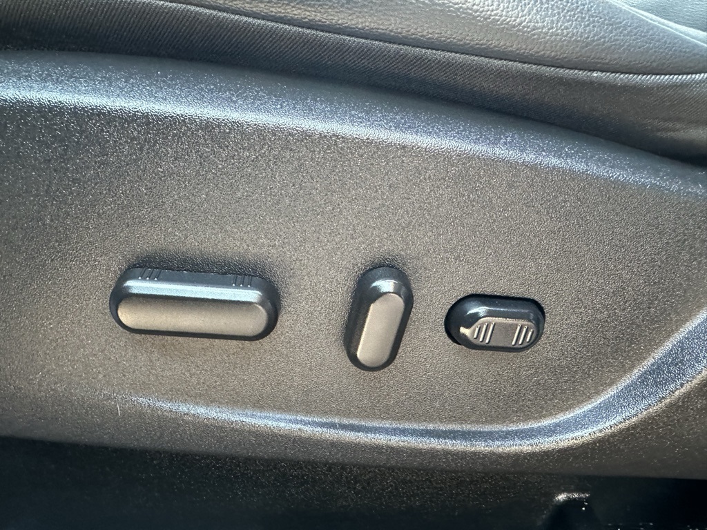 2019 Ford Escape SEL photo 18
