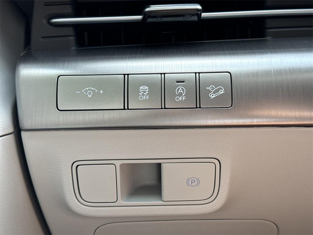 2026 Hyundai Kona SE photo 15