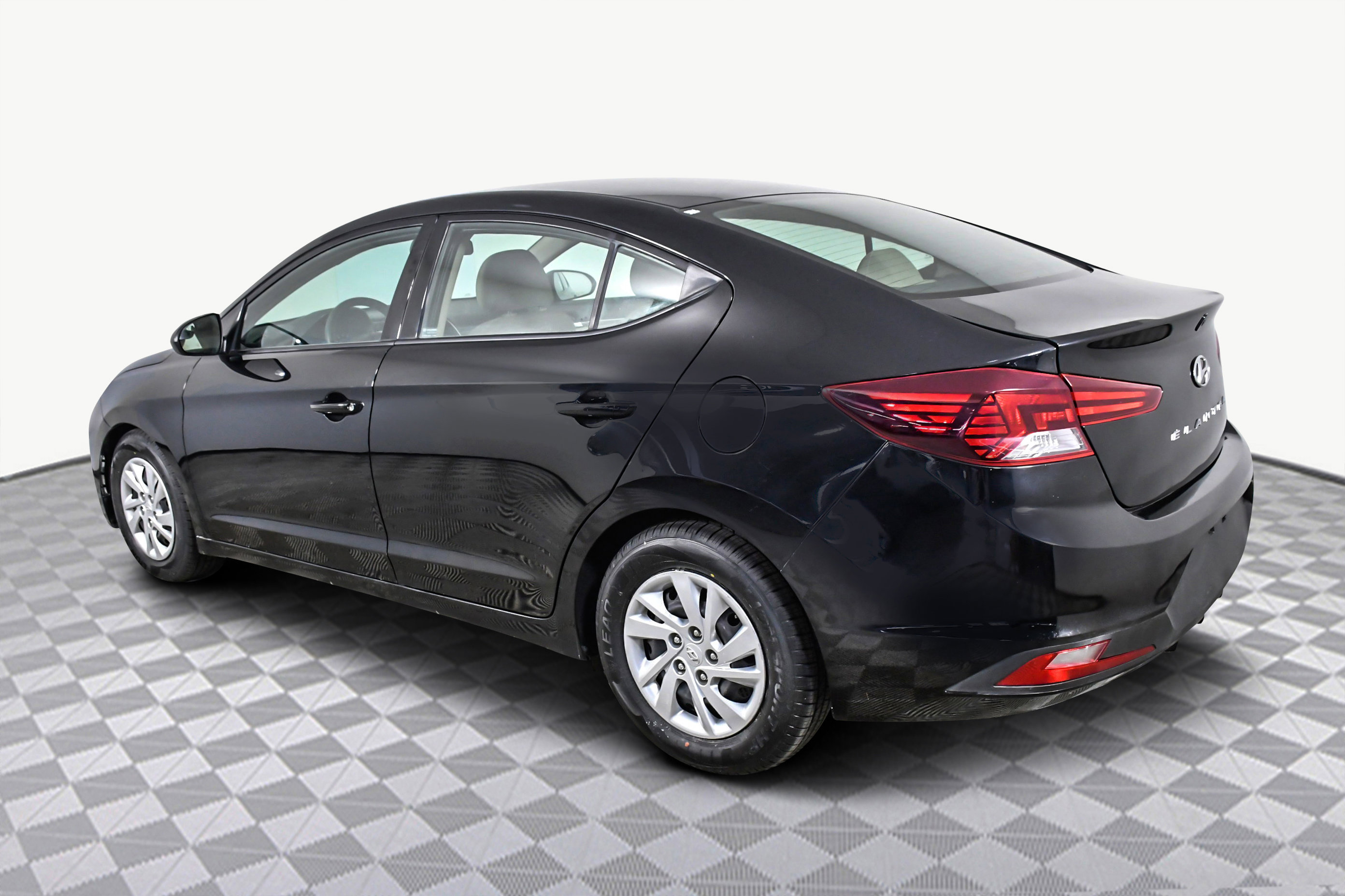 2019 Hyundai Elantra SE photo 2