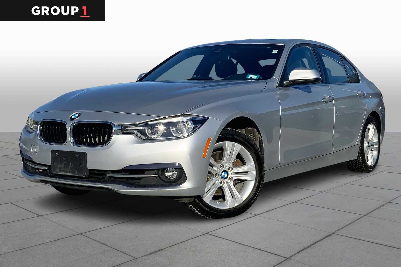 2018 BMW 3 Series 330i's photo