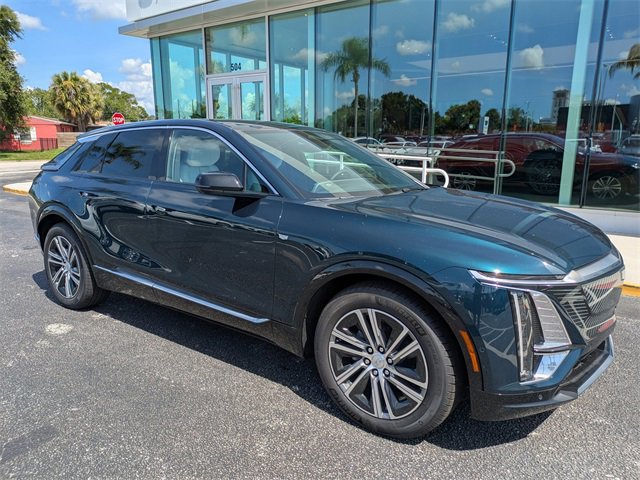 2025 Cadillac Lyriq Luxury photo 2