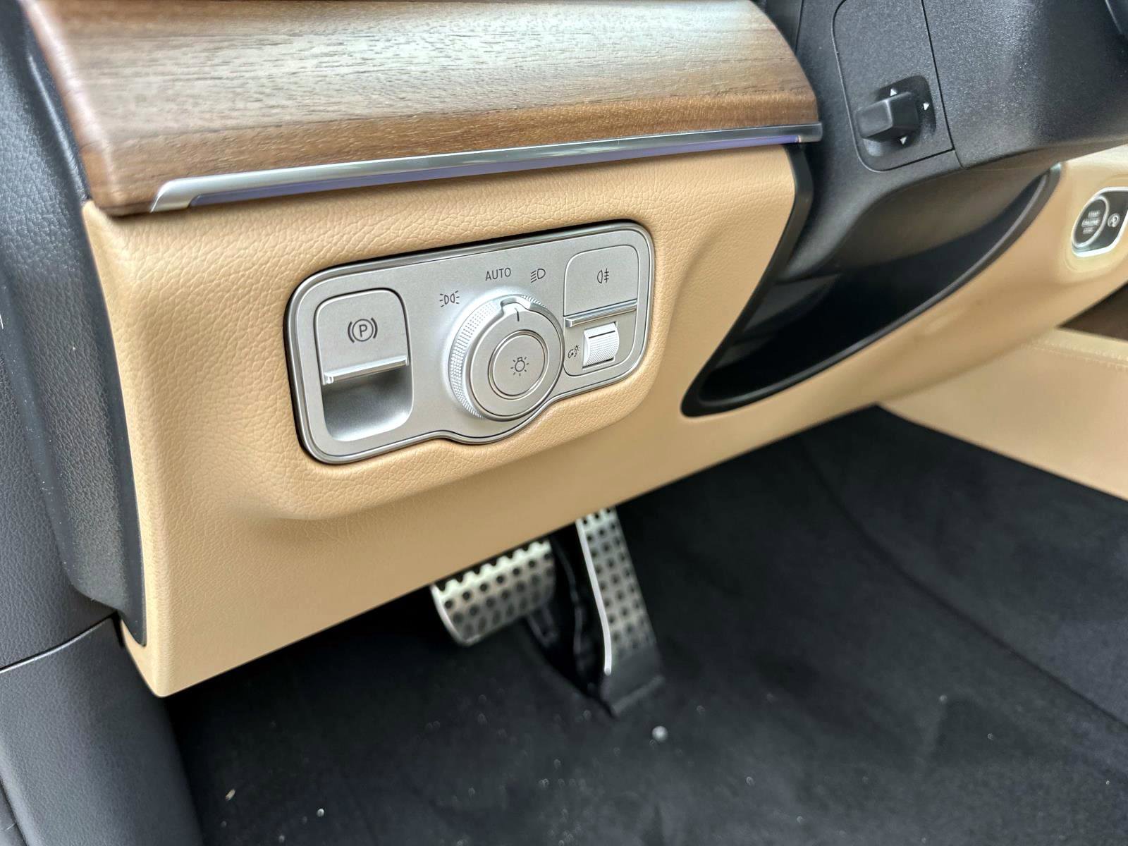 2026 Mercedes Benz GLS 450 4MATIC photo 14