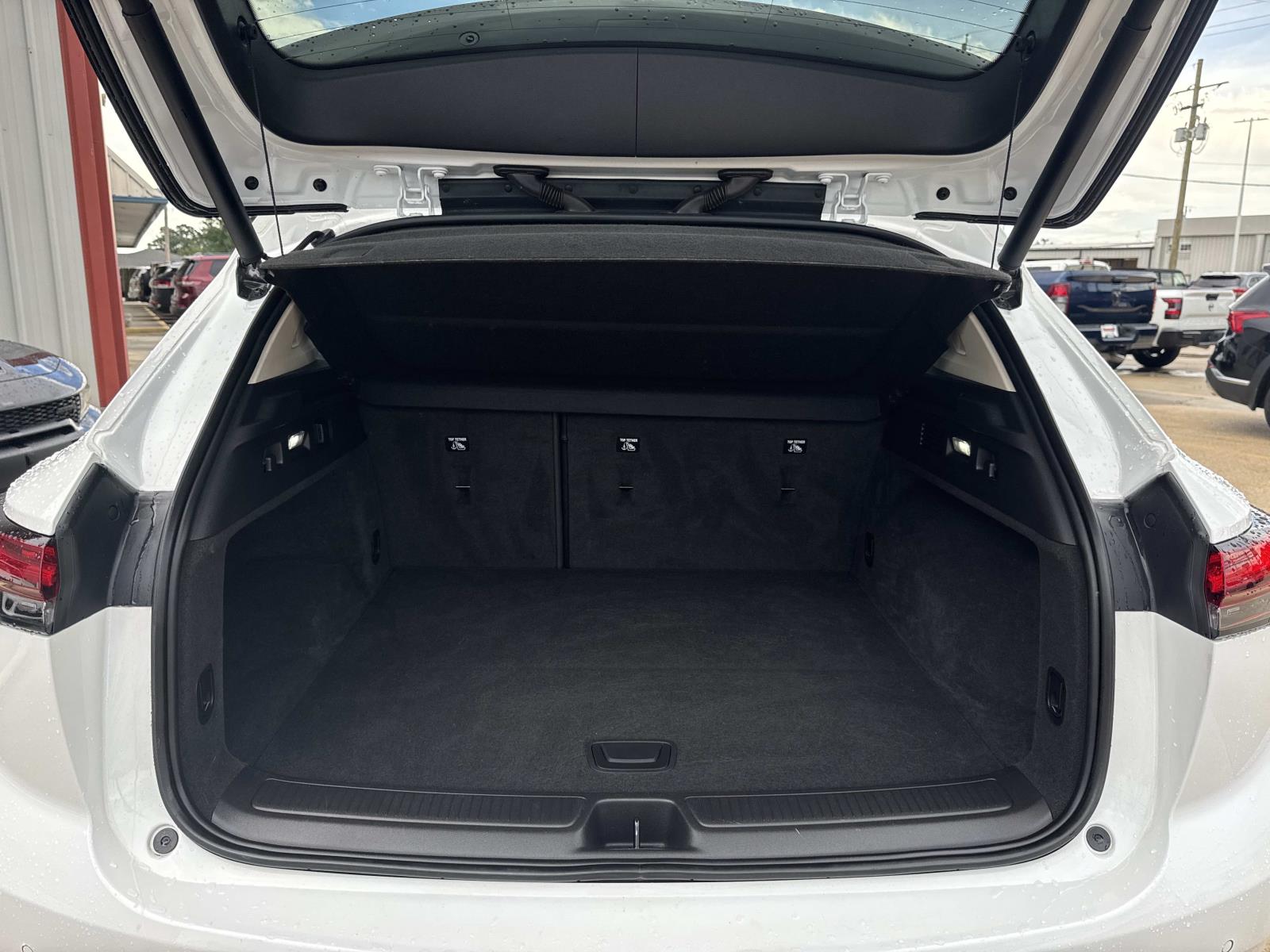 2022 Buick Envision Essence photo 8