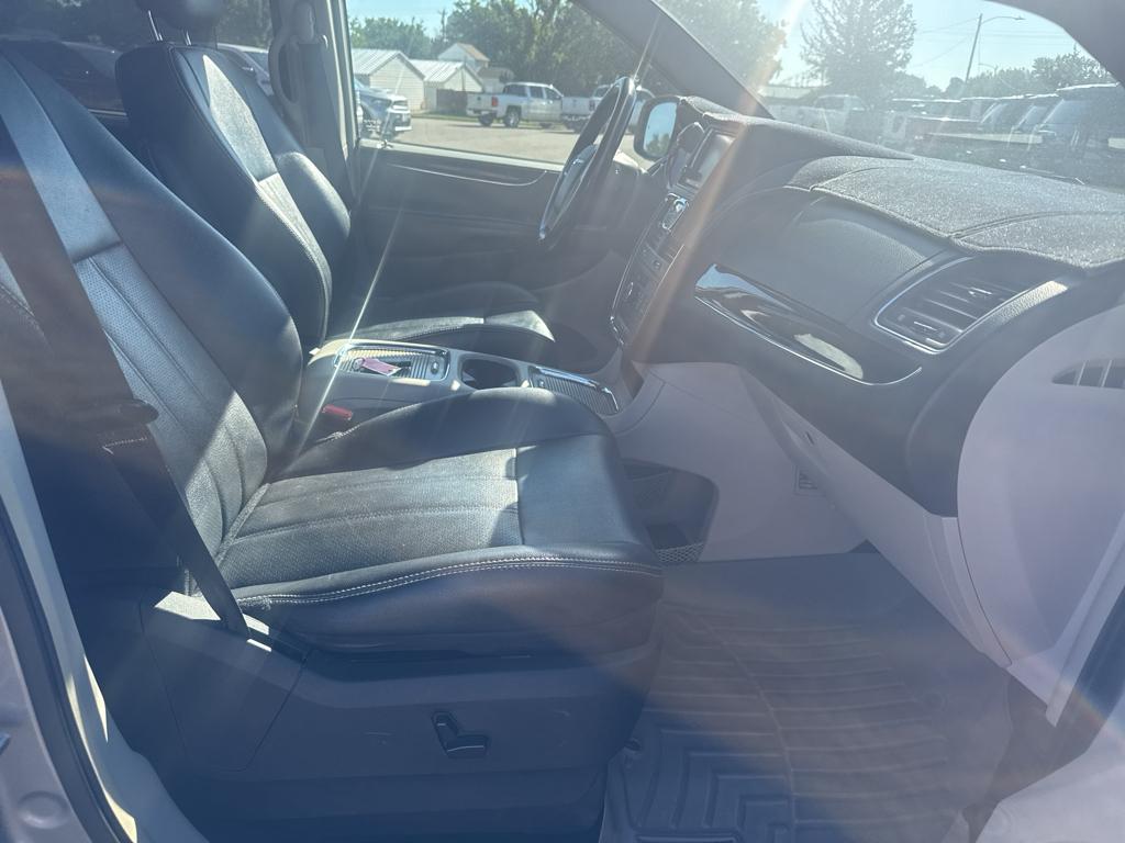 2014 Chrysler Town & Country photo 14