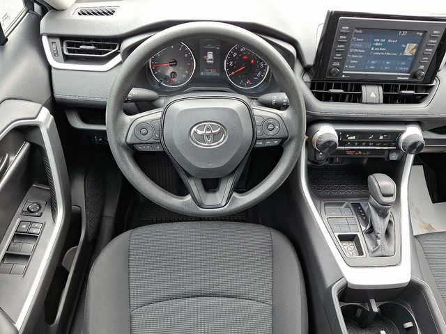 2022 Toyota RAV4 LE photo 12