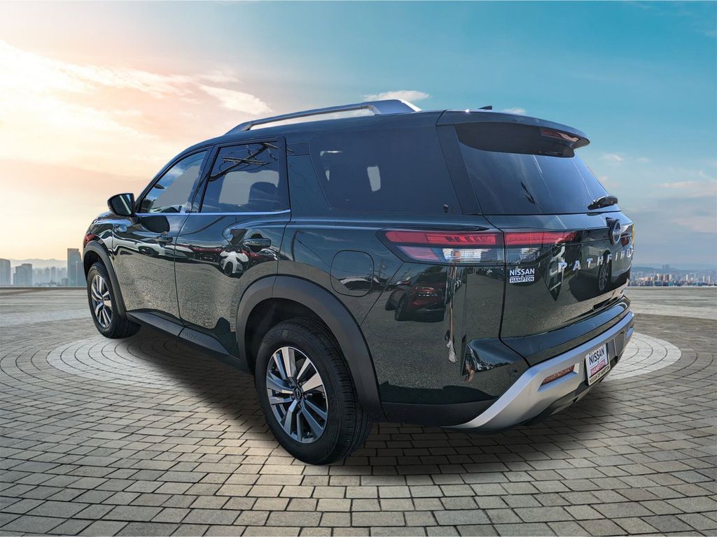 2025 Nissan Pathfinder SL photo 3
