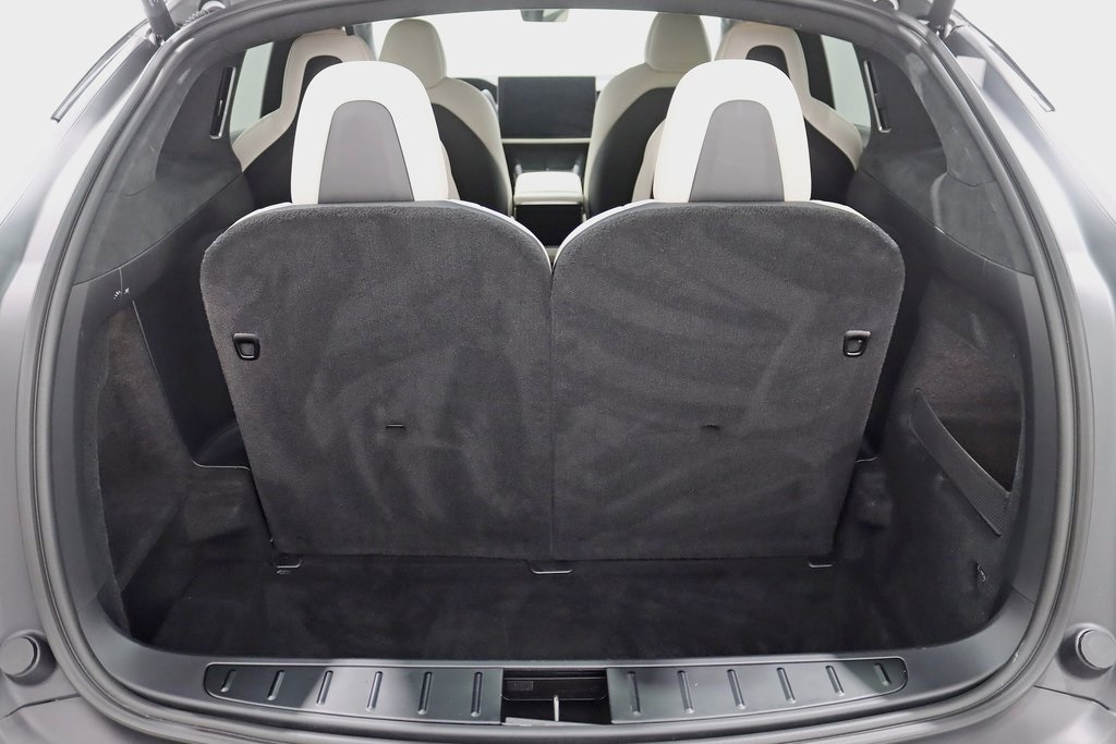 2022 Tesla Model X Plaid photo 32