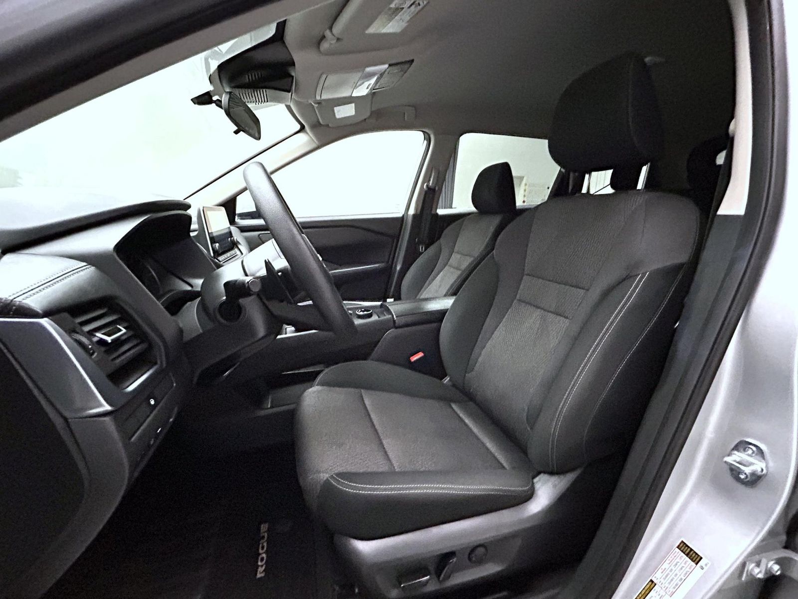 2024 Nissan Rogue SV photo 8