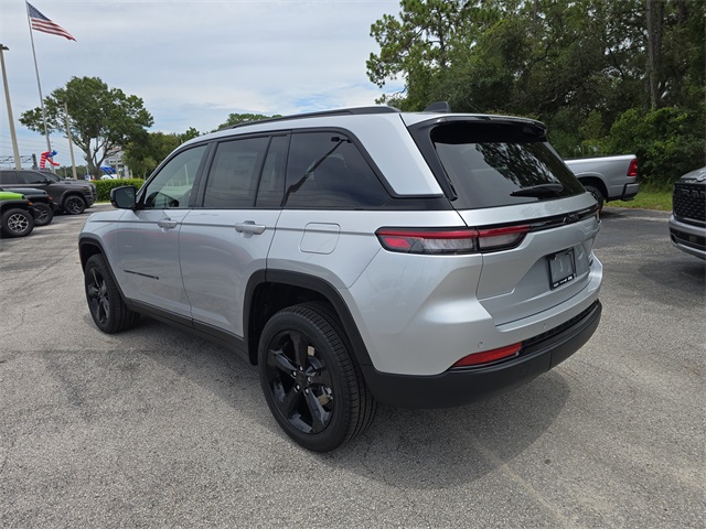 2025 Jeep Grand Cherokee Limited photo 2
