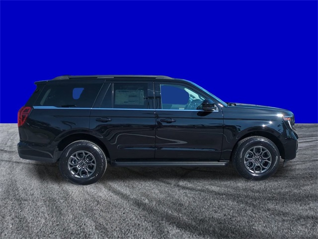 2025 Ford Expedition photo 3