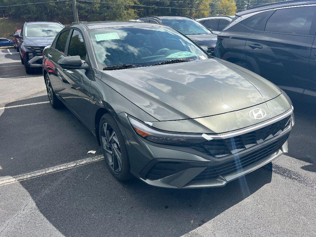 2025 Hyundai Elantra SEL Sport photo 2