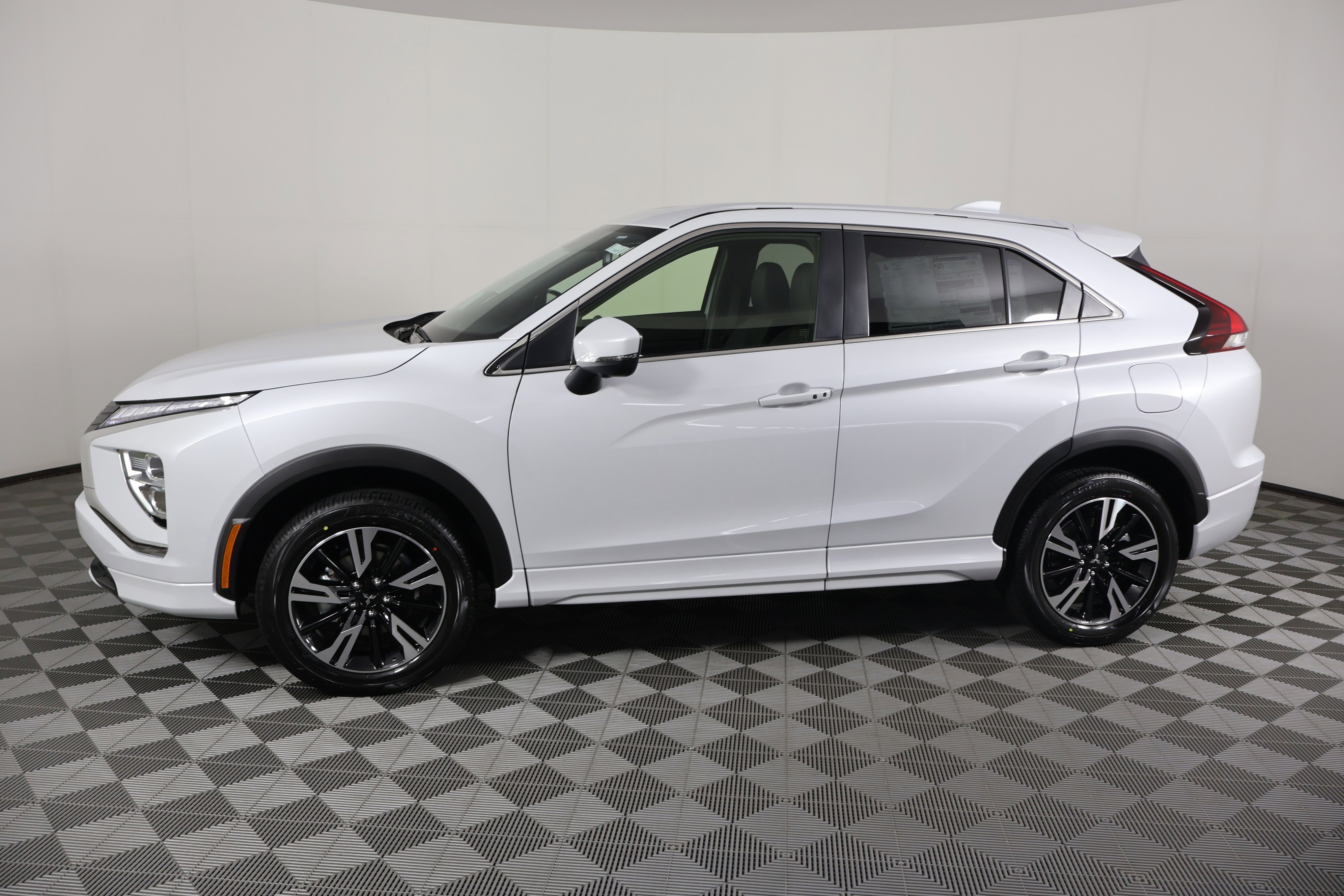 2025 Mitsubishi Eclipse Cross SEL photo 9