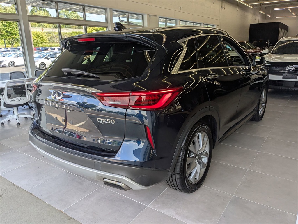 2019 Infiniti QX50 Luxe AWD photo 2