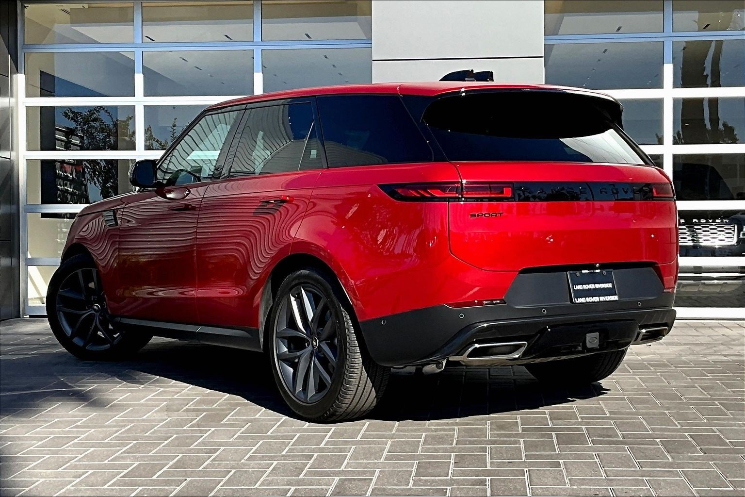 2025 Land Rover Range Rover Sport SE photo 3