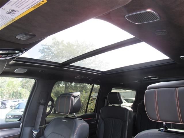 2023 Jeep Grand Wagoneer III photo 25