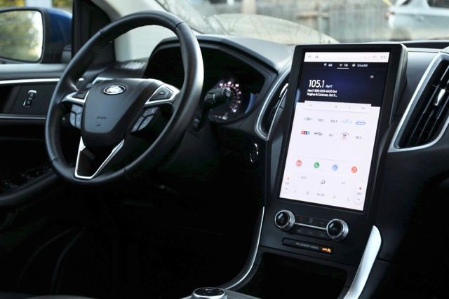 2024 Ford Edge SEL photo 30