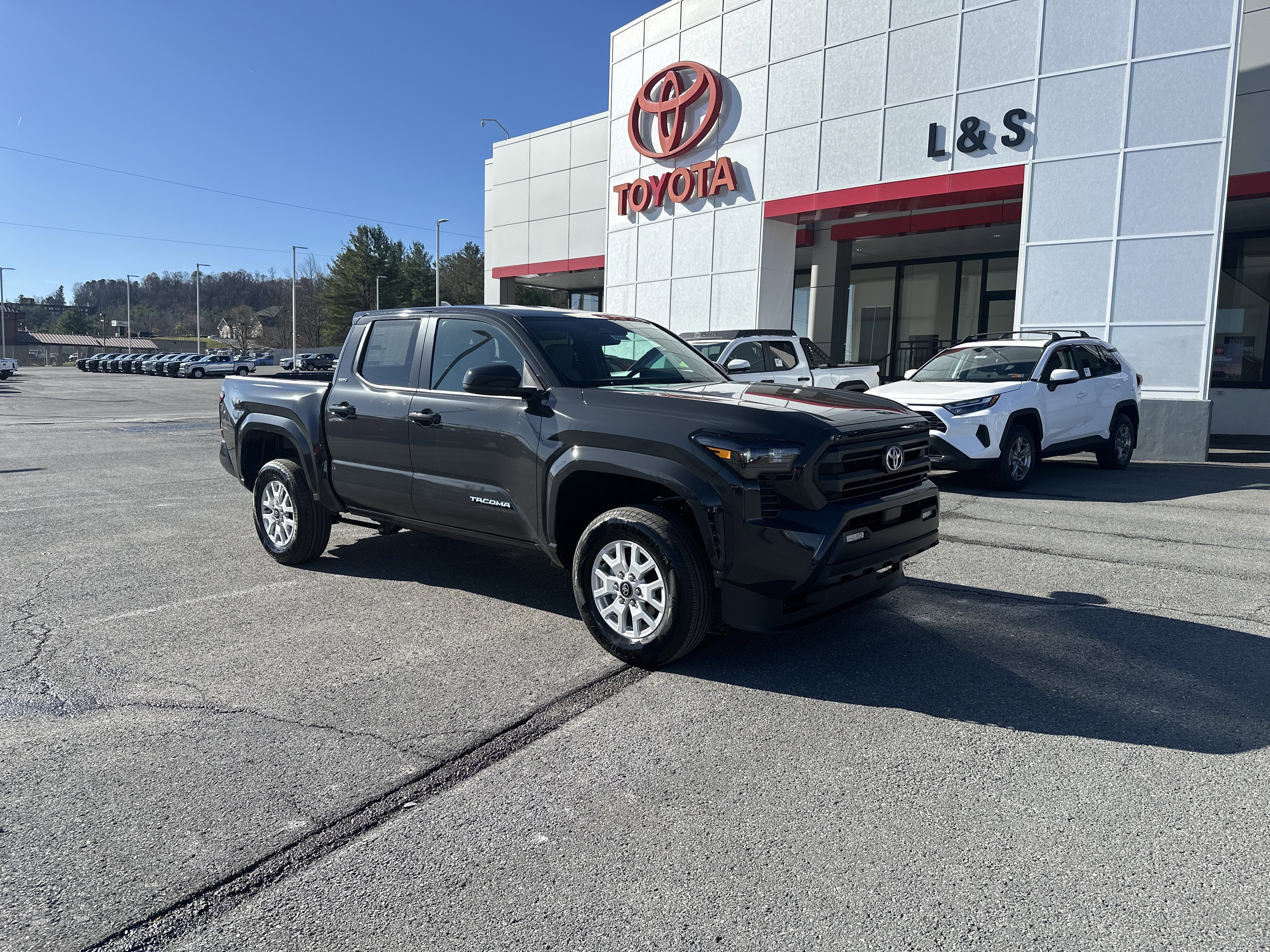 2025 Toyota Tacoma SR5's photo