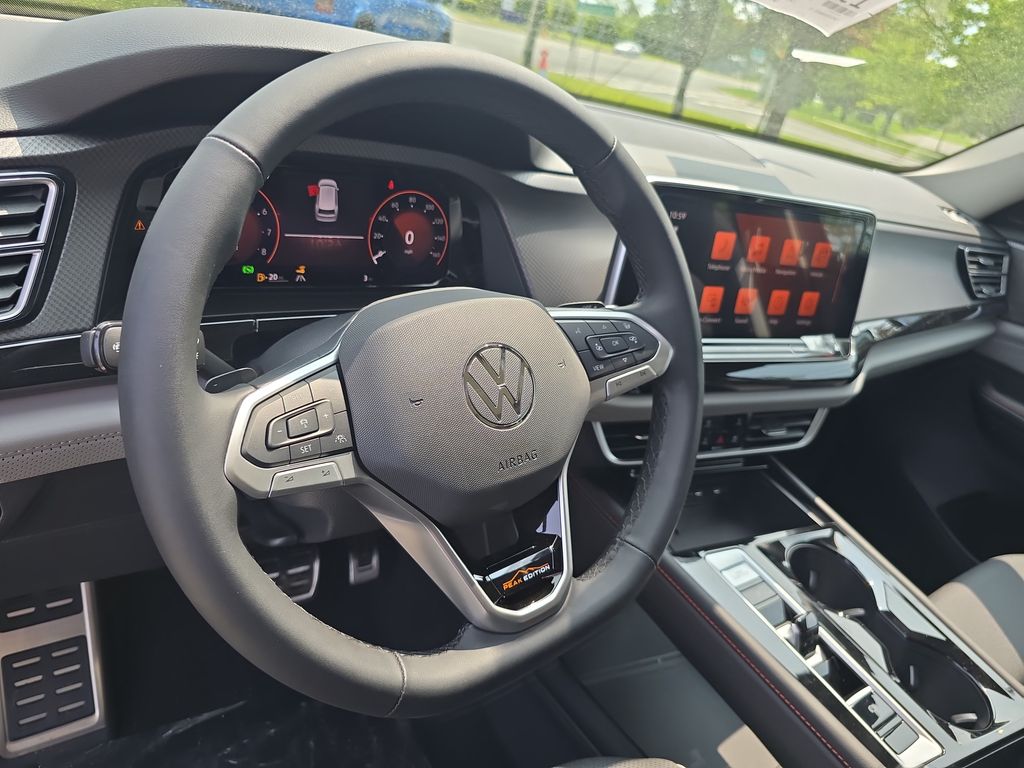 2025 Volkswagen Atlas Peak Edition SE photo 4