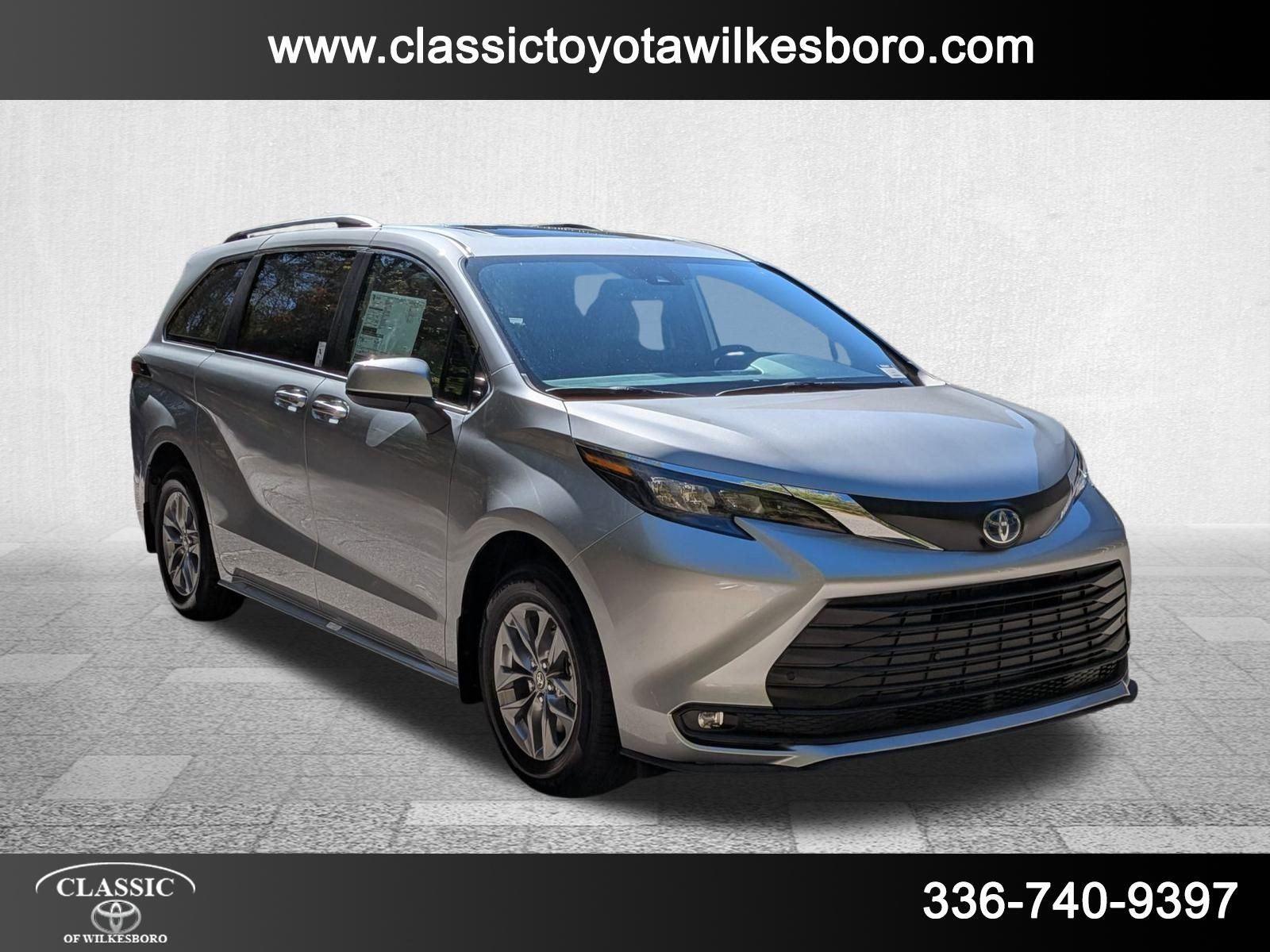 2025 Toyota Sienna XLE photo 3