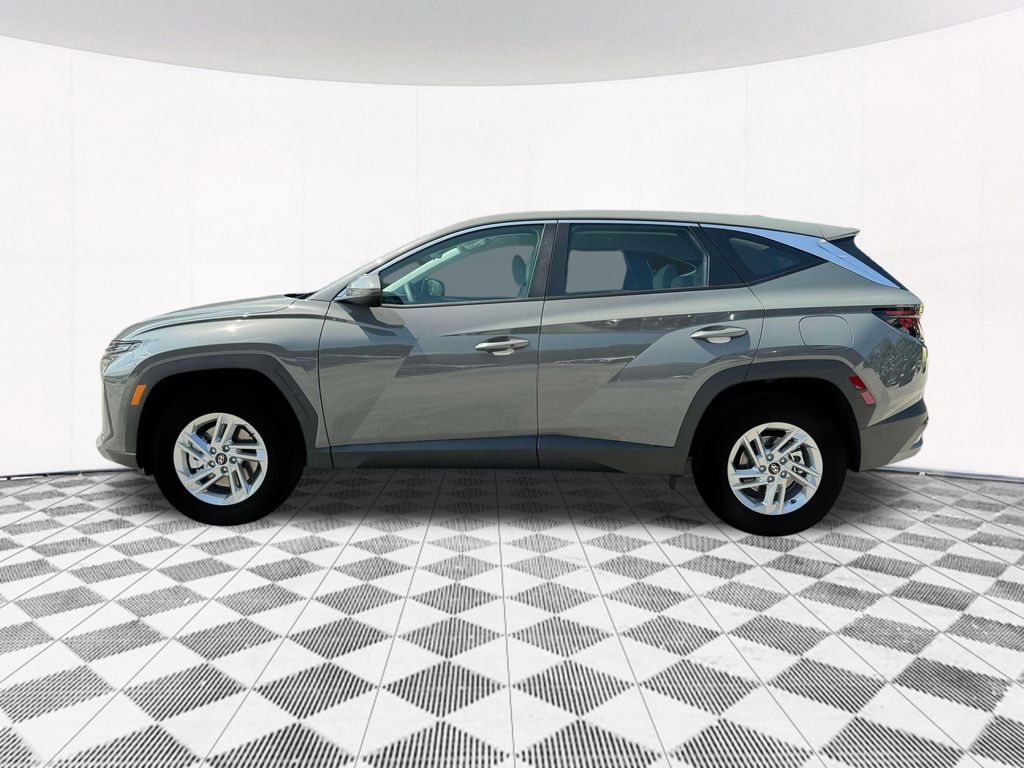 2025 Hyundai Tucson SE photo 3
