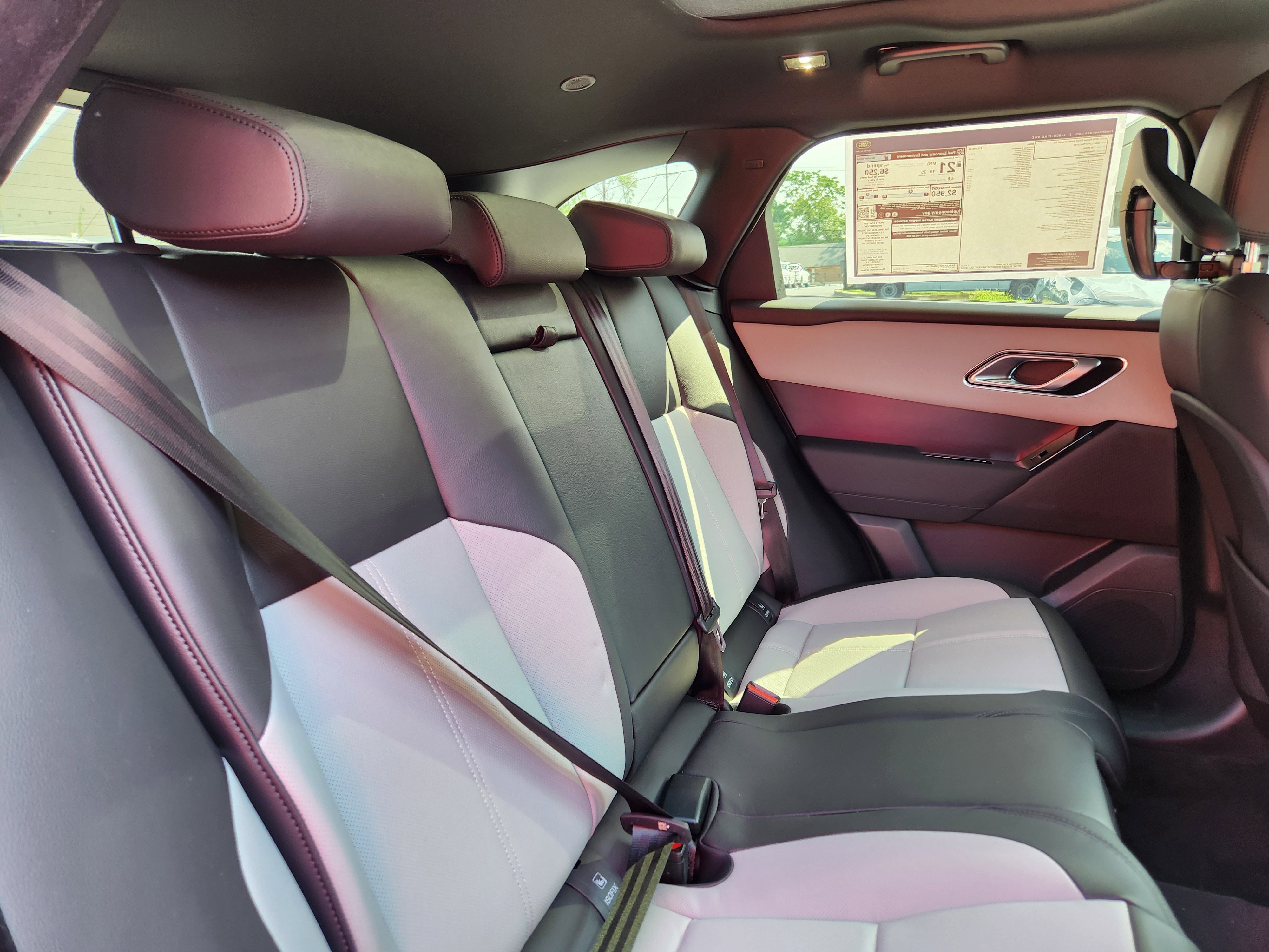 2026 Land Rover Range Rover Velar SE photo 4