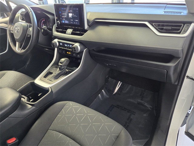2023 Toyota RAV4 XLE photo 17