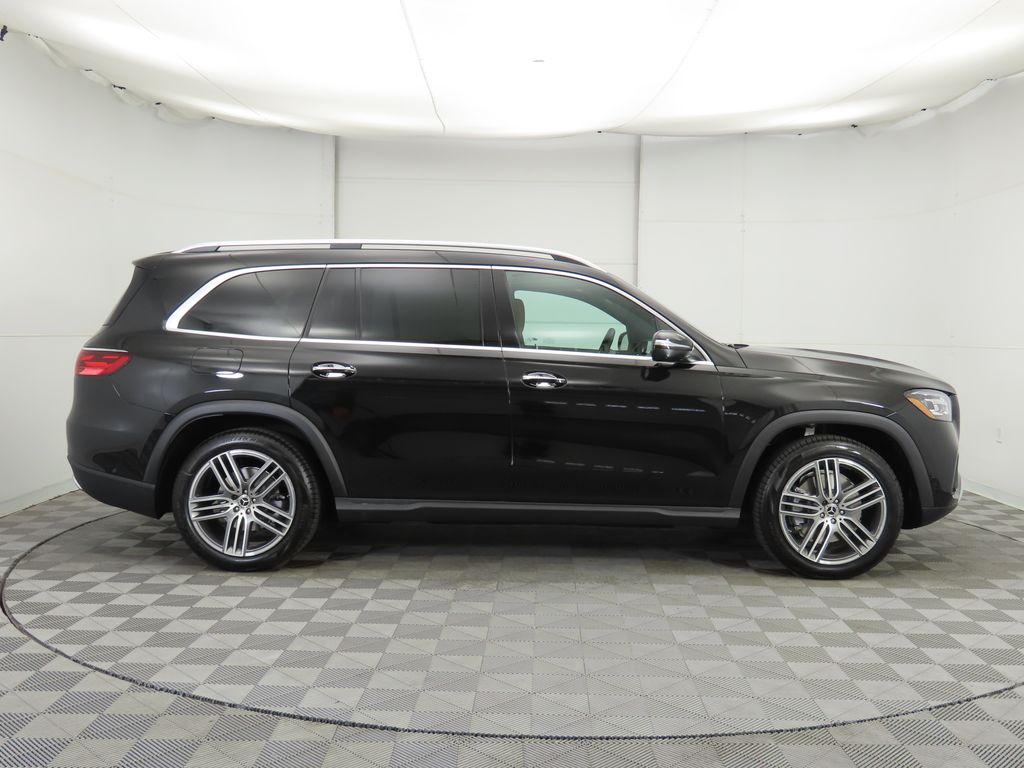 2026 Mercedes Benz GLS 450 4MATIC photo 4