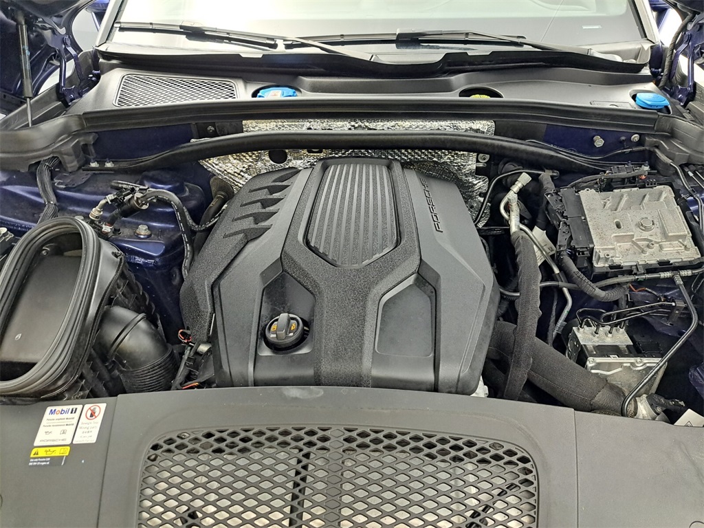 2022 Porsche Macan Base photo 19