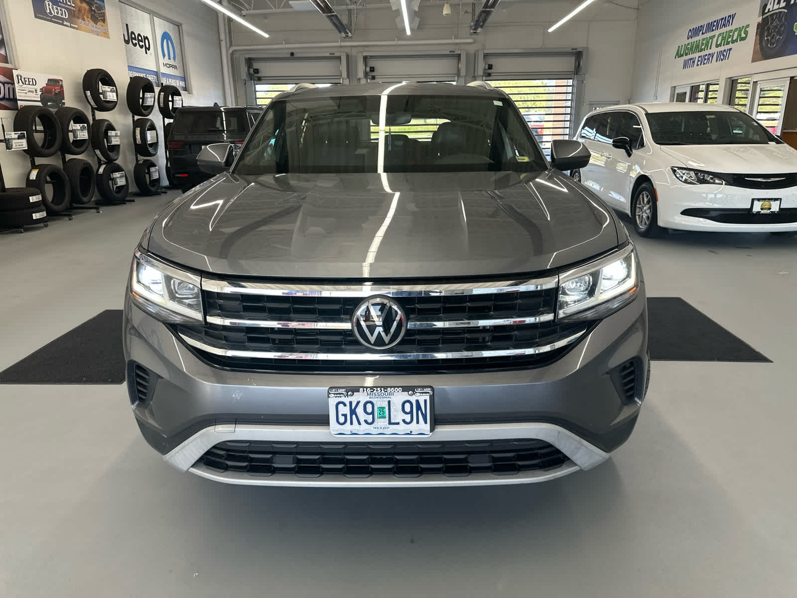 2022 Volkswagen Atlas Cross Sport SE photo 2