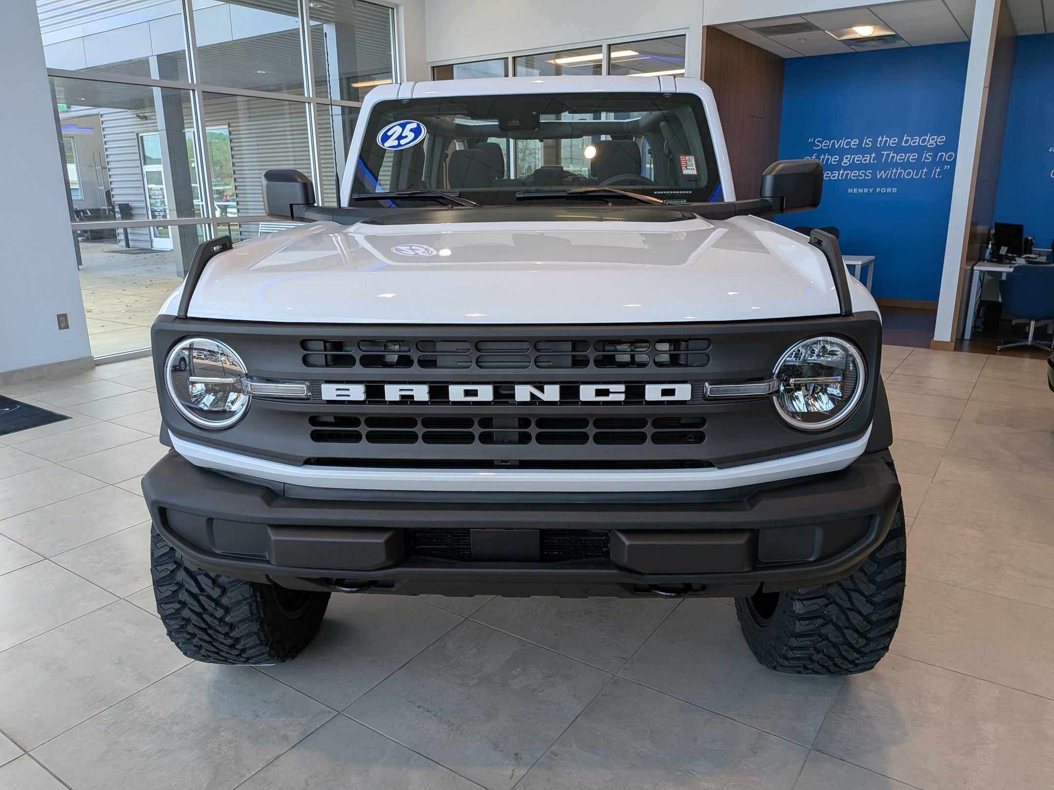 2025 Ford Bronco Base photo 4