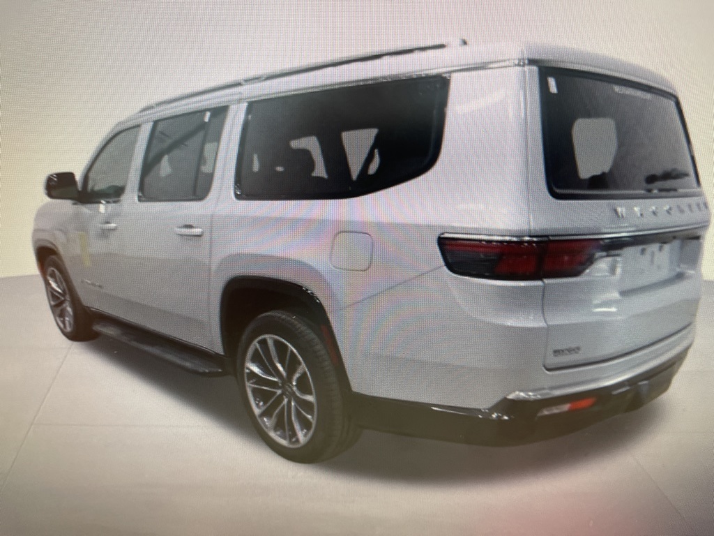 2024 Jeep Wagoneer L Series II photo 3