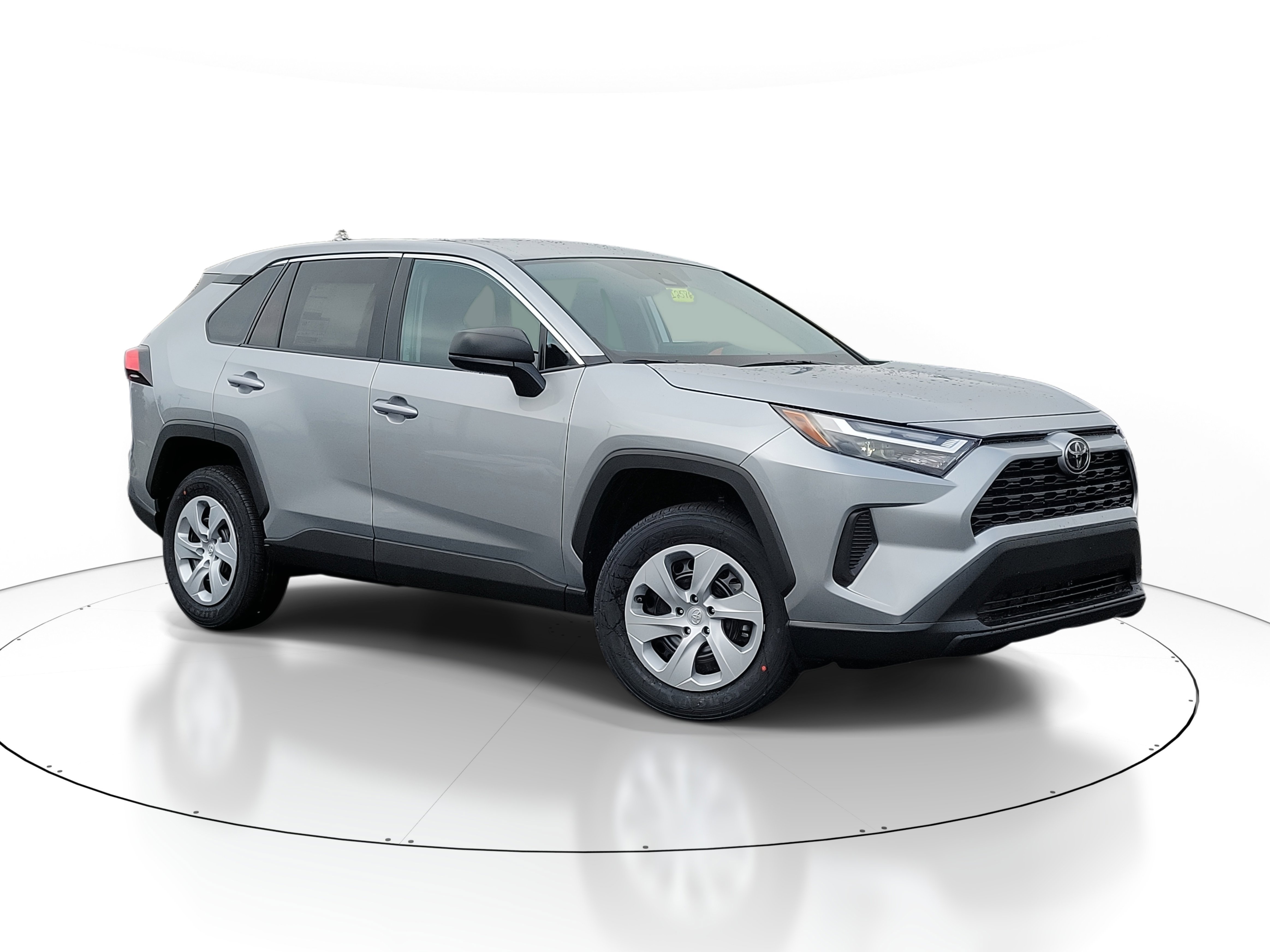 2025 Toyota RAV4 LE's photo