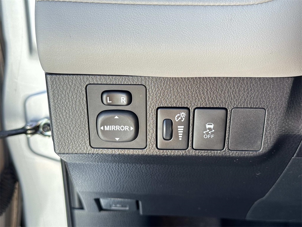 2015 Toyota RAV4 XLE photo 18