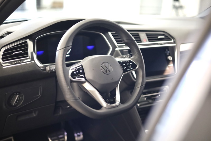 2024 Volkswagen Tiguan SE R-Line Black photo 11