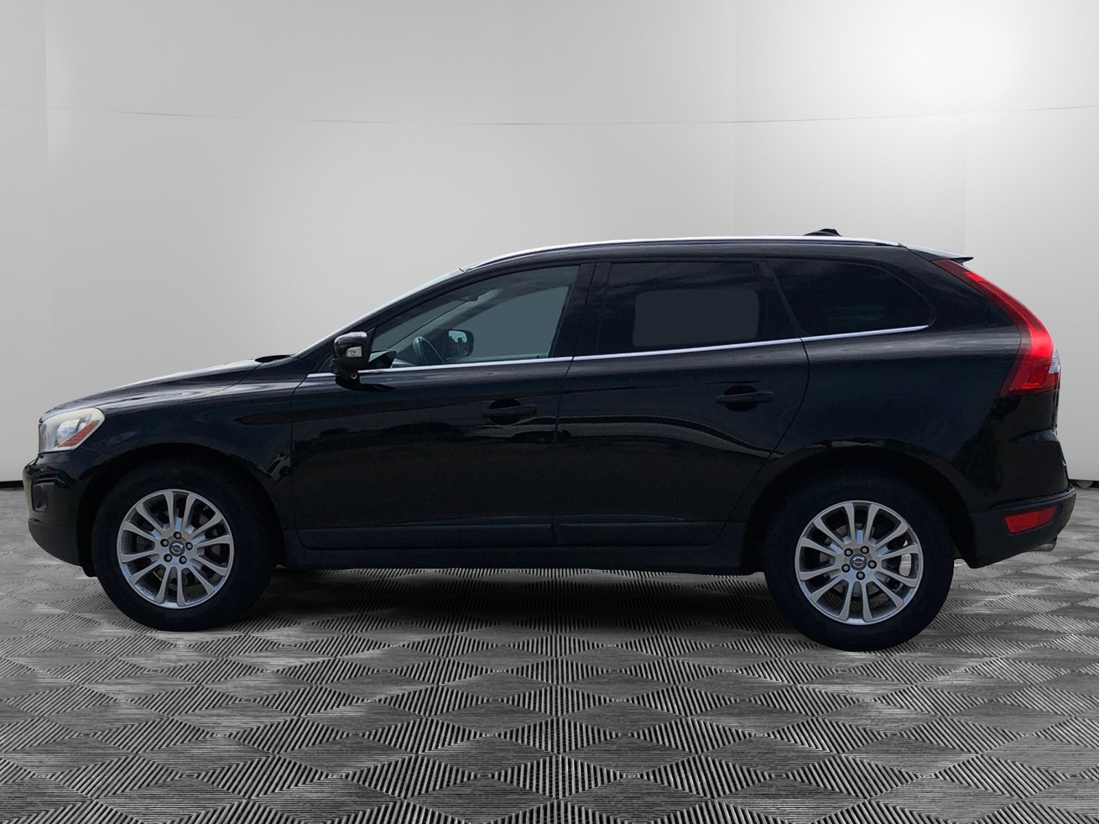 Certified 2010 Volvo XC60 T6 with VIN YV4992DZ1A2119843 for sale in Omaha, NE
