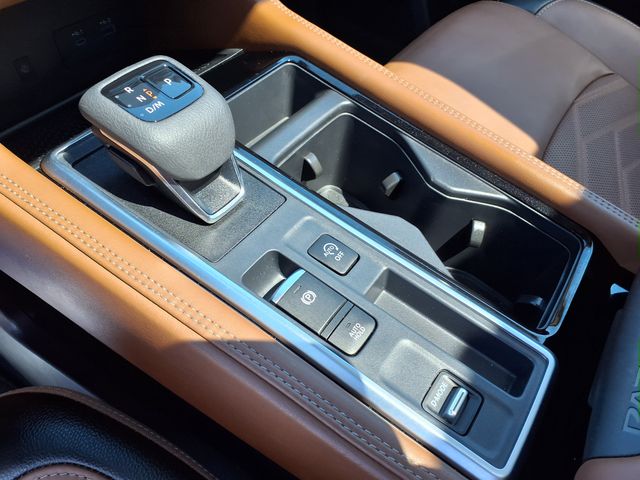 2024 Nissan Pathfinder Platinum photo 28