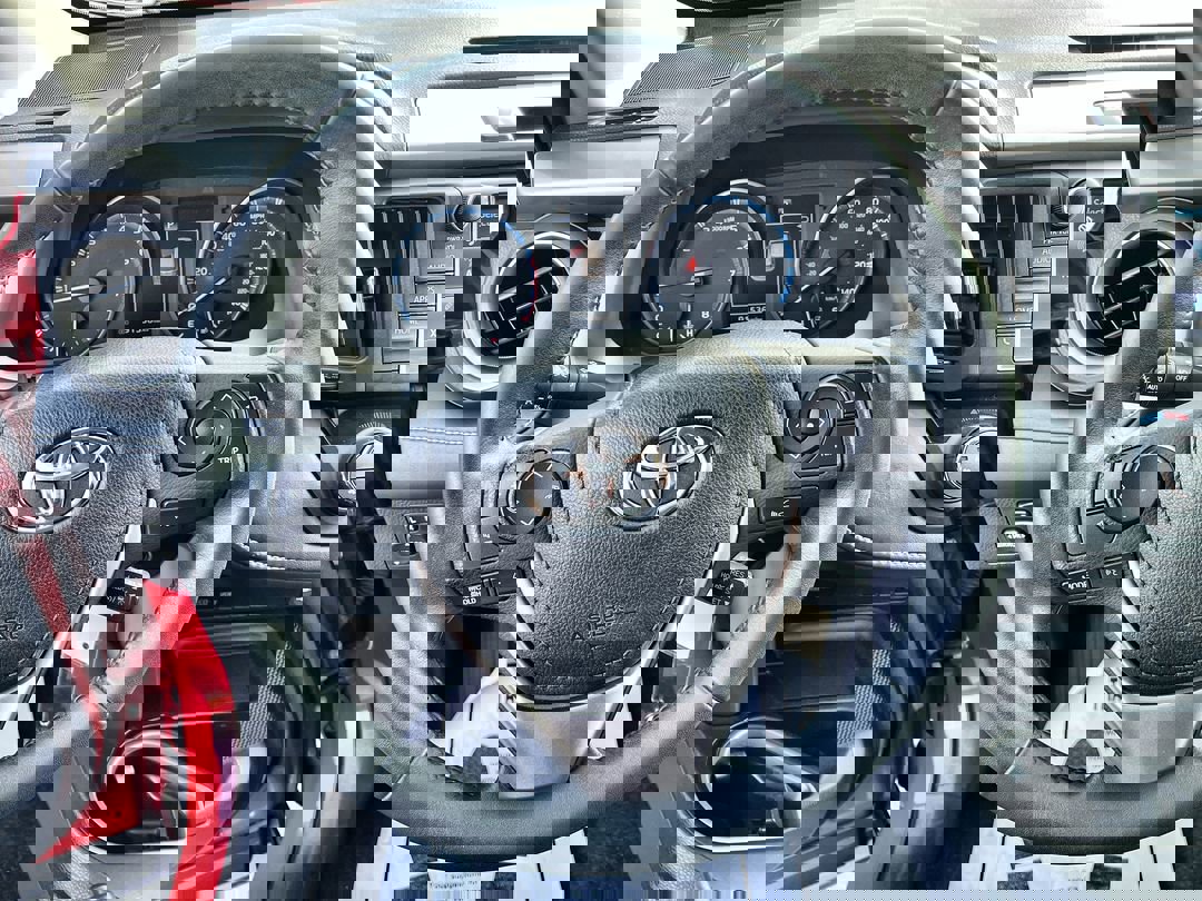 2017 Toyota RAV4 XLE photo 17