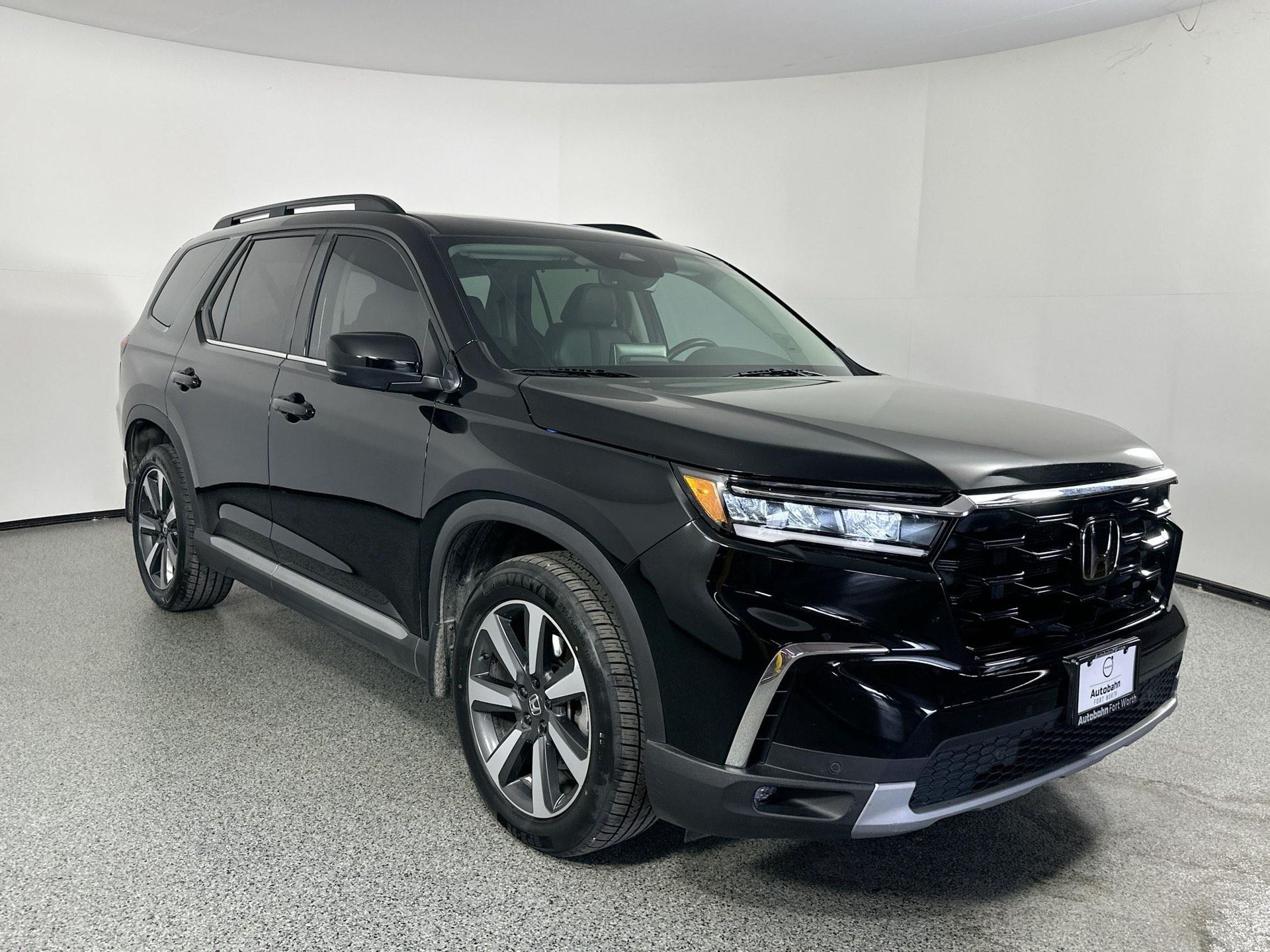 2023 Honda Pilot Touring photo 2