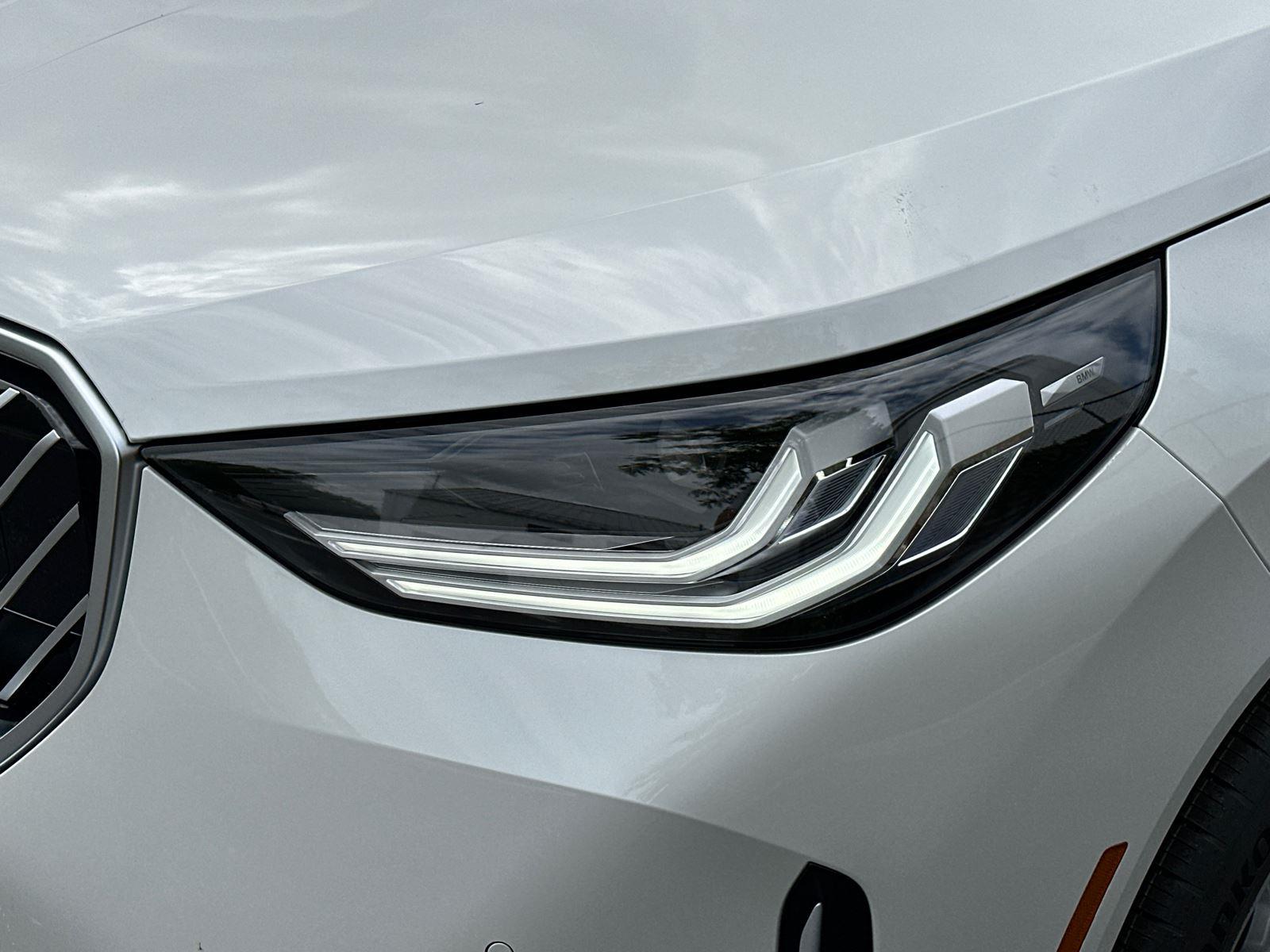 New 2025 Mineral White Metallic BMW 30 xDrive image 4