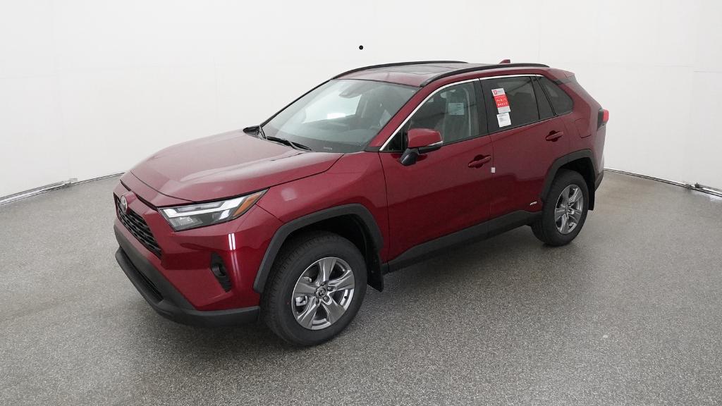 2025 Toyota RAV4 XLE's photo