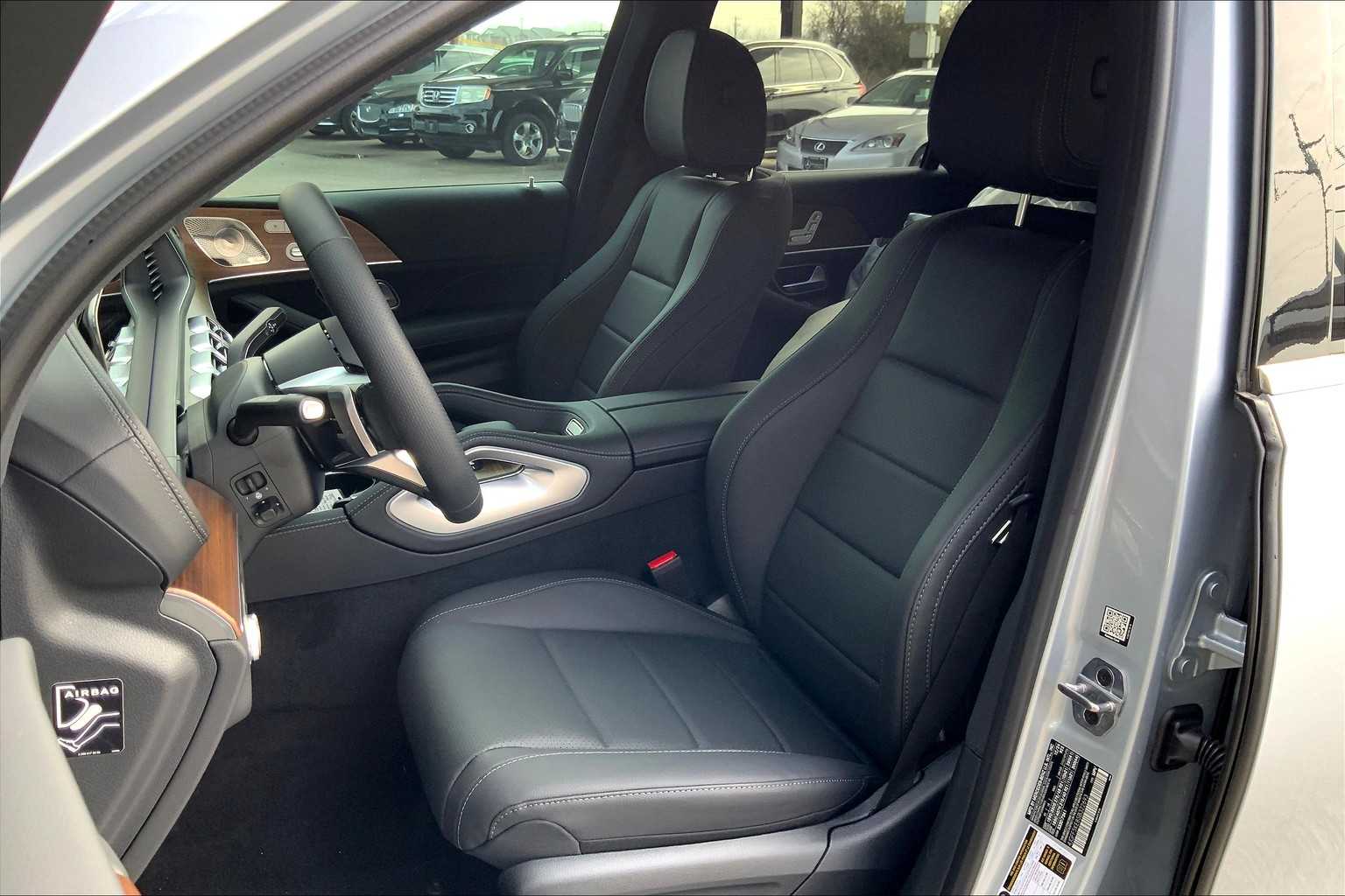 2025 Mercedes Benz GLS 450 4MATIC photo 14