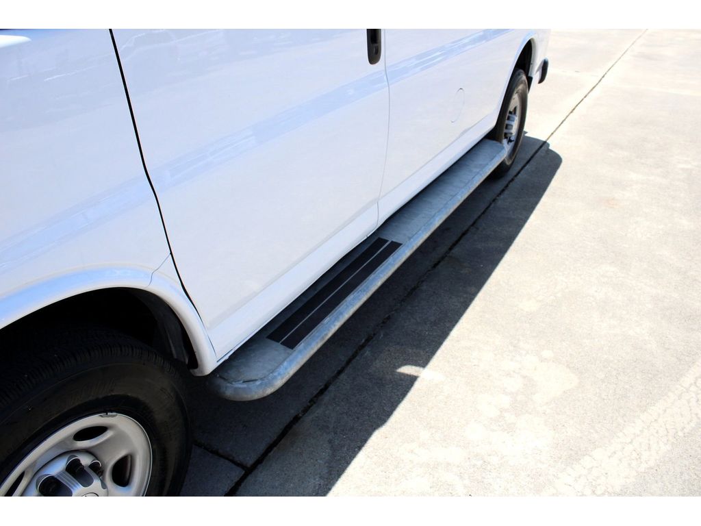 2024 Chevrolet Express 2500 Work Cargo Van photo 3