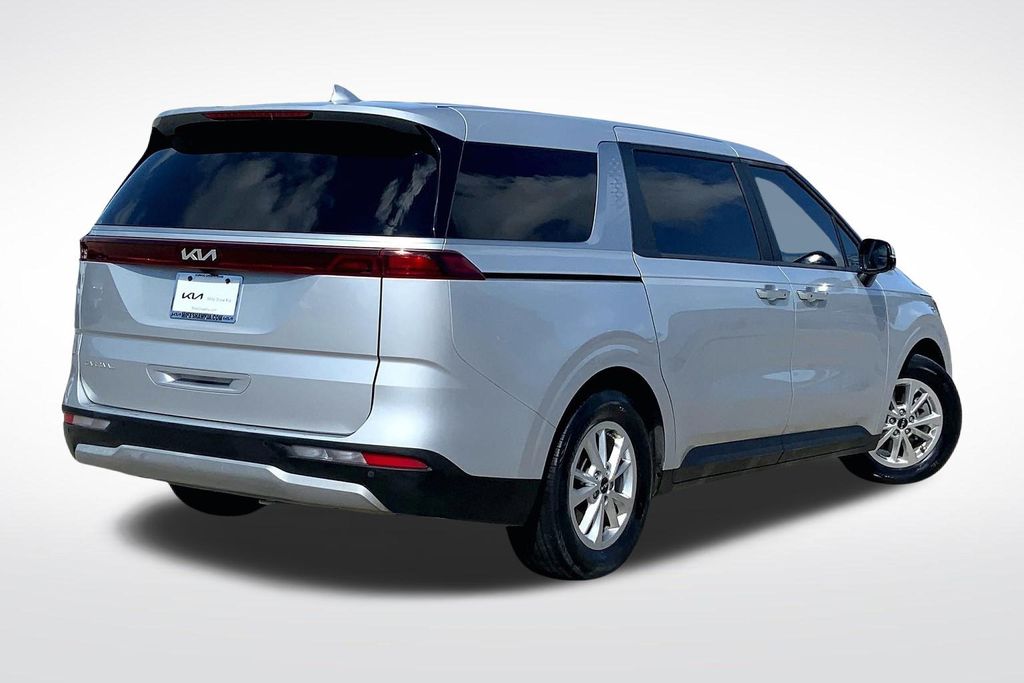 2023 Kia Carnival LX photo 8