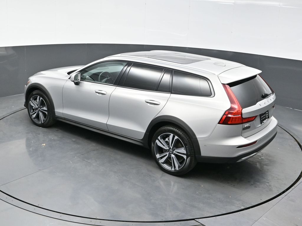 2025 Volvo V60 Cross Country B5 Plus photo 34