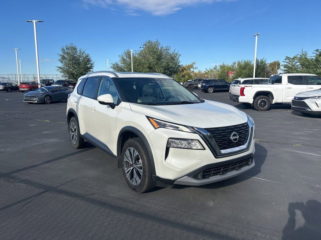 2022 Nissan Rogue SV photo 2