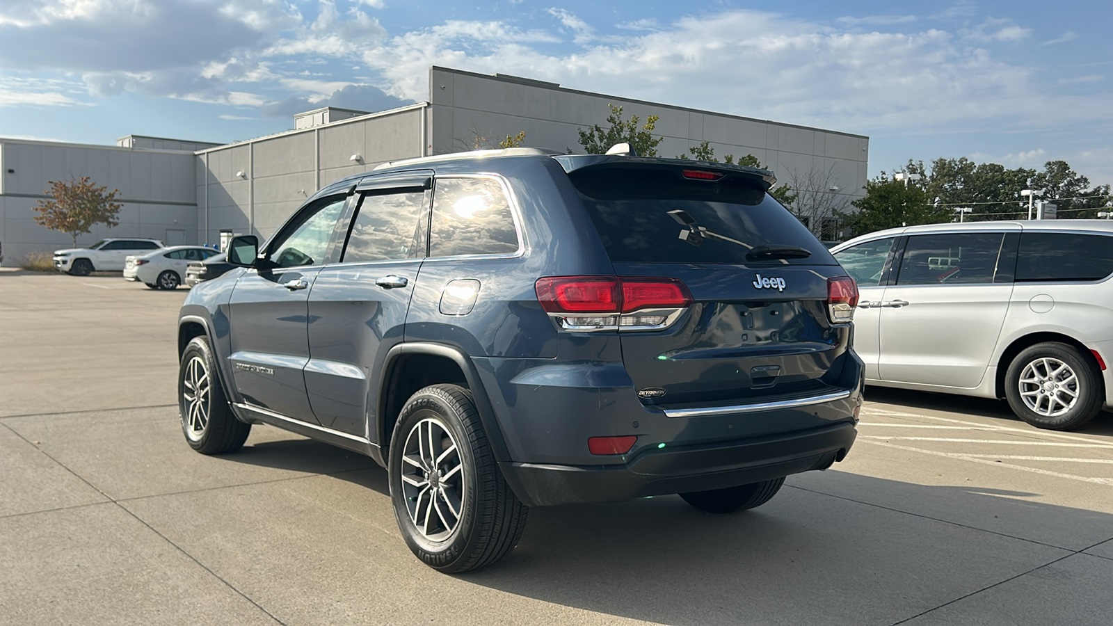 2021 Jeep Grand Cherokee Limited photo 2