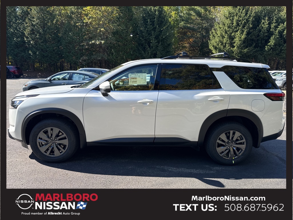 2025 Nissan Pathfinder SV photo 2