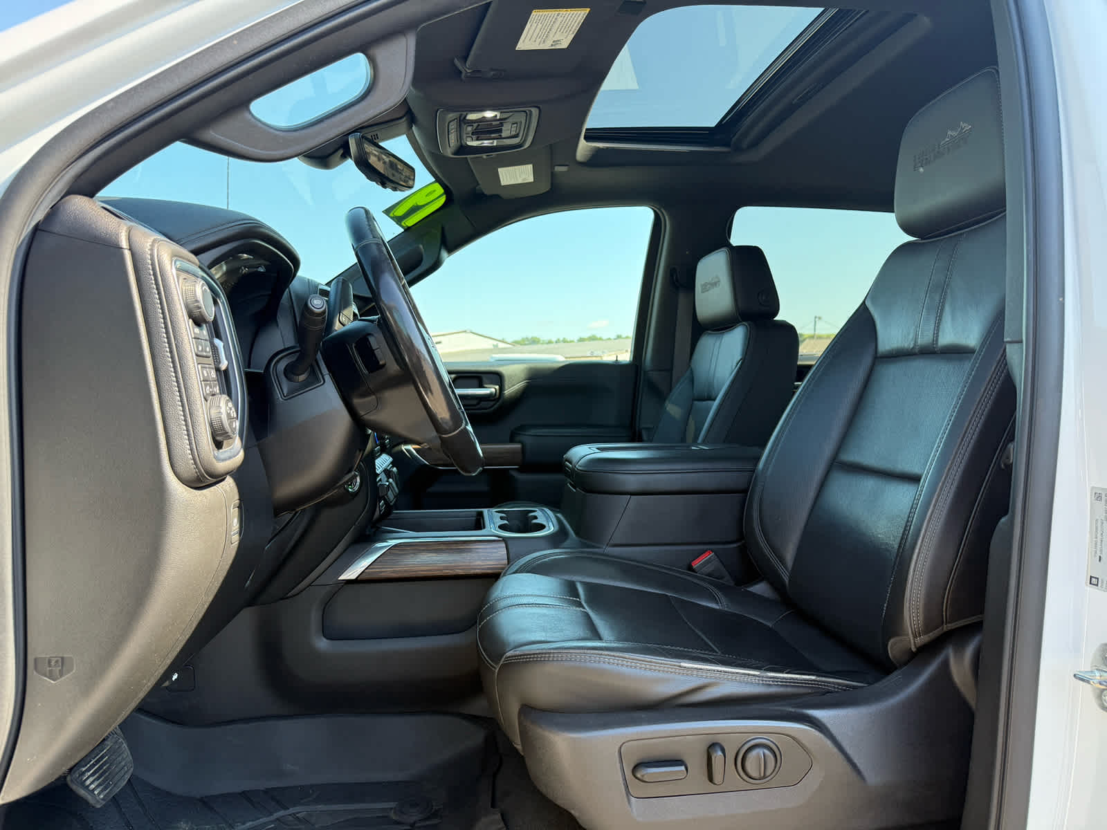 2019 Chevrolet Silverado 1500 High Country photo 3