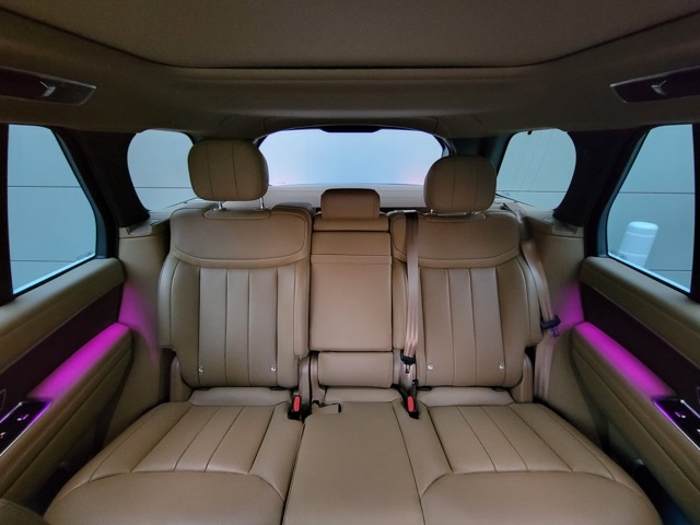2025 Land Rover Range Rover SE photo 18