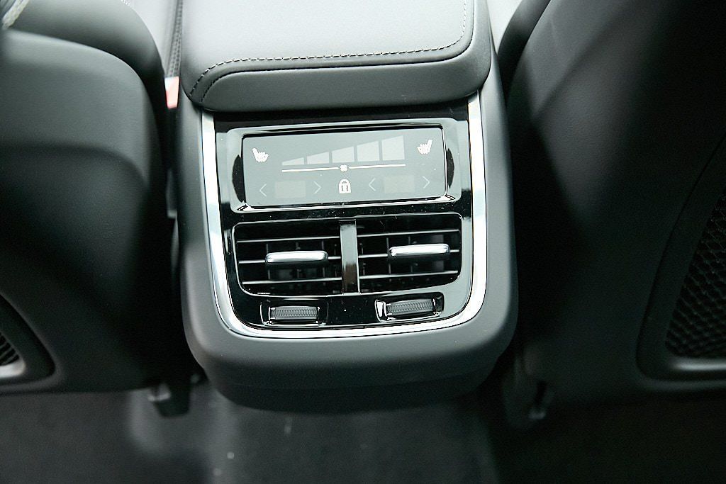 2026 VOLVO XC60 - Image 22
